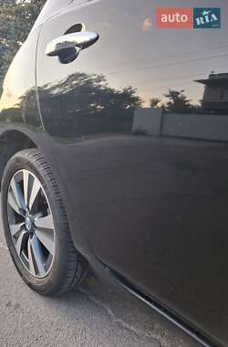 Хэтчбек Nissan Leaf 2013 в 