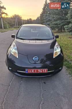 Хэтчбек Nissan Leaf 2013 в 