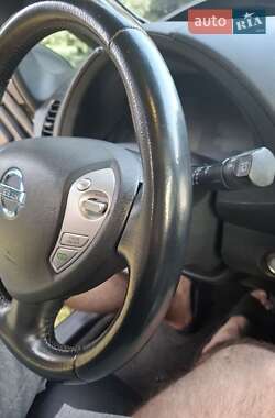 Хэтчбек Nissan Leaf 2013 в 