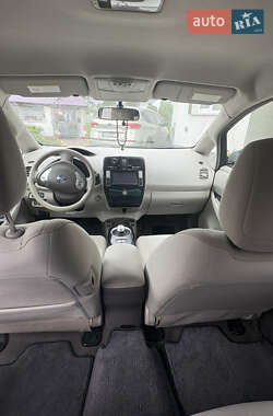 Хэтчбек Nissan Leaf 2012 в 