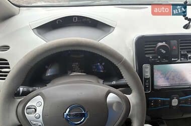 Хэтчбек Nissan Leaf 2012 в 