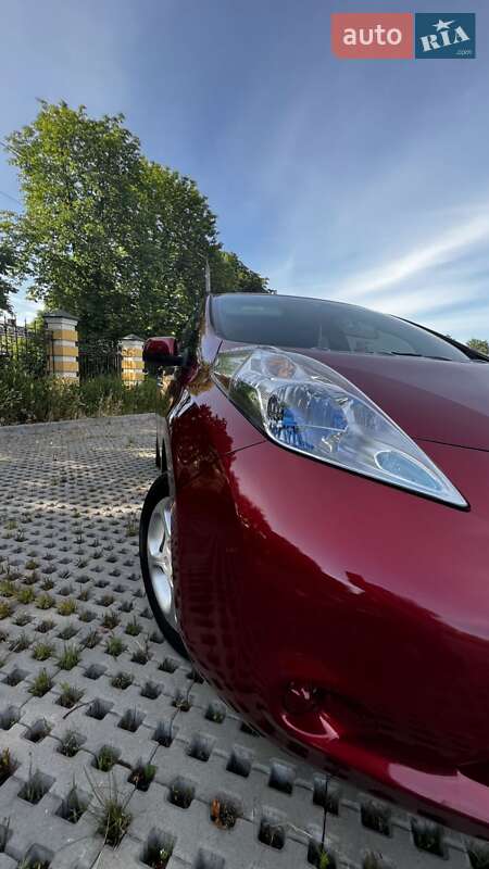Хетчбек Nissan Leaf 2013 в Тульчині