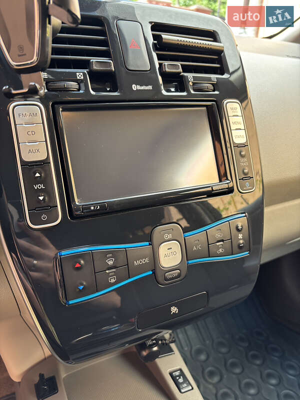 Хетчбек Nissan Leaf 2012 в Чернівцях