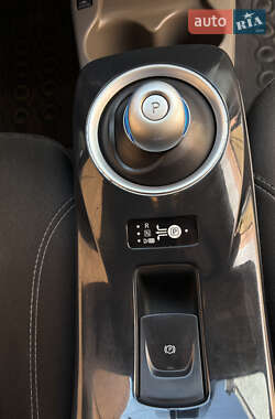 Хэтчбек Nissan Leaf 2012 в 