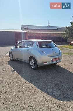 Хэтчбек Nissan Leaf 2015 в 