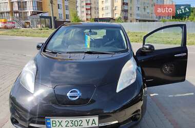 Хэтчбек Nissan Leaf 2015 в Хотине