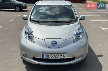 Хэтчбек Nissan Leaf 2012 в 