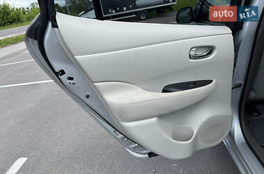 Хэтчбек Nissan Leaf 2012 в 