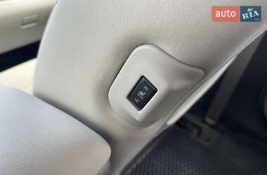 Хэтчбек Nissan Leaf 2012 в 