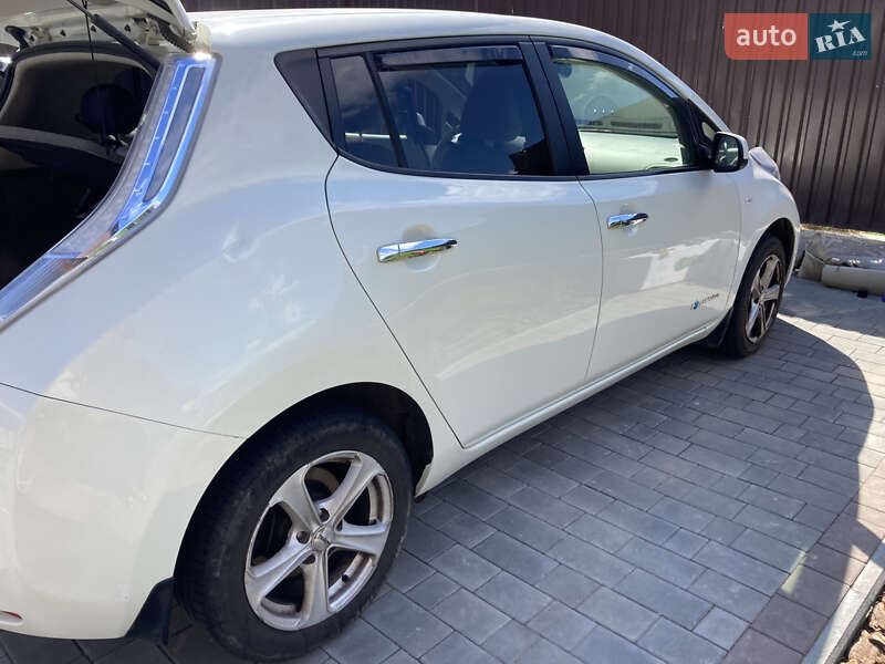 Хэтчбек Nissan Leaf 2012 в Виннице
