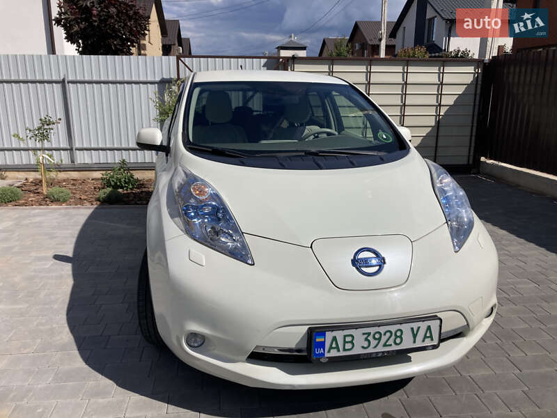Хэтчбек Nissan Leaf 2012 в Виннице