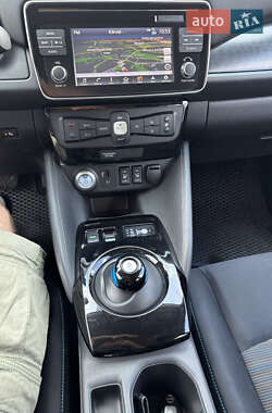 Хэтчбек Nissan Leaf 2018 в 