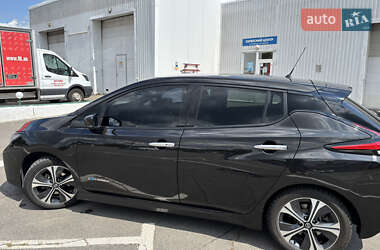 Хэтчбек Nissan Leaf 2018 в 