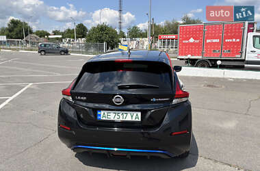 Хэтчбек Nissan Leaf 2018 в 