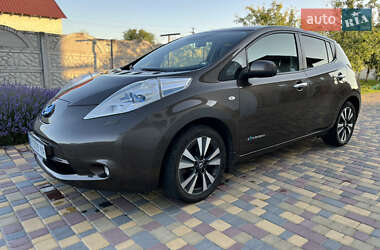 Хэтчбек Nissan Leaf 2015 в 