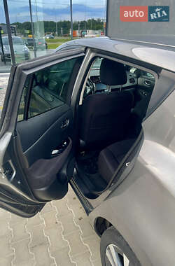 Хетчбек Nissan Leaf 2014 в 
