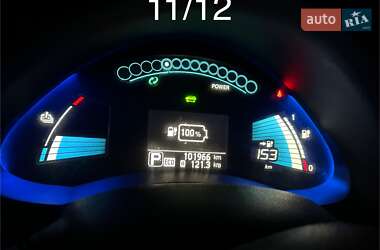 Хетчбек Nissan Leaf 2015 в Бурштині