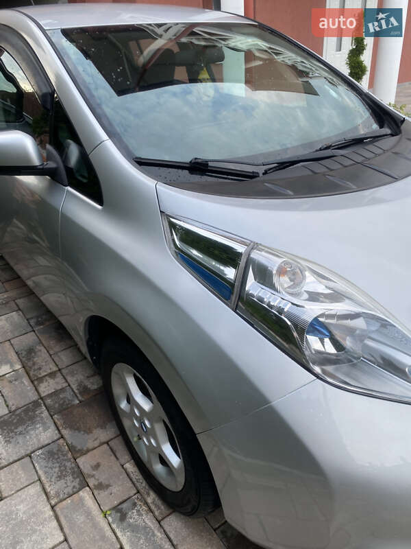 Хетчбек Nissan Leaf 2013 в Заставній