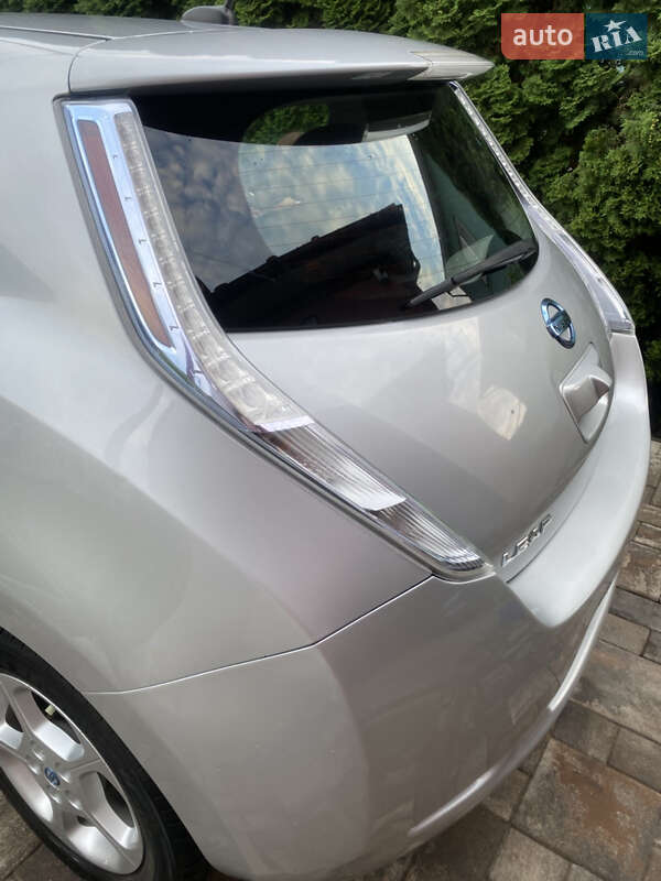 Хетчбек Nissan Leaf 2013 в Заставній
