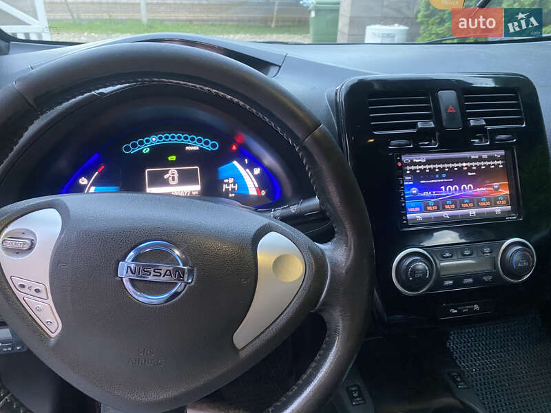 Хетчбек Nissan Leaf 2013 в Заставній