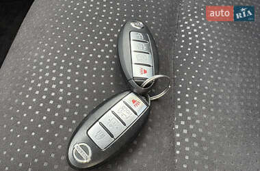 Хетчбек Nissan Leaf 2013 в 