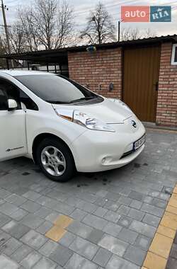 Хетчбек Nissan Leaf 2013 в Літині