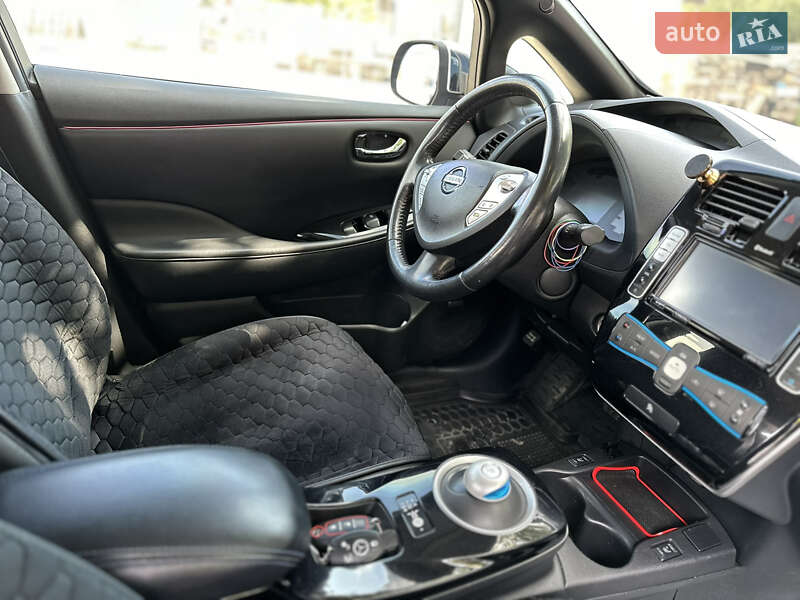 Хэтчбек Nissan Leaf 2014 в Каменец-Подольском