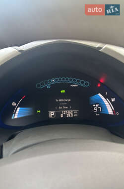 Хэтчбек Nissan Leaf 2010 в 