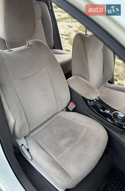 Хэтчбек Nissan Leaf 2010 в 