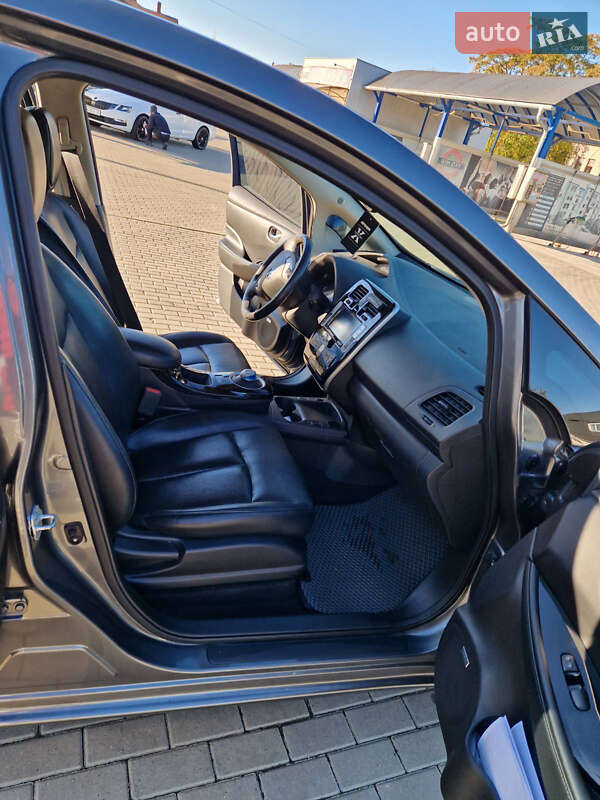 Хэтчбек Nissan Leaf 2017 в Мукачево