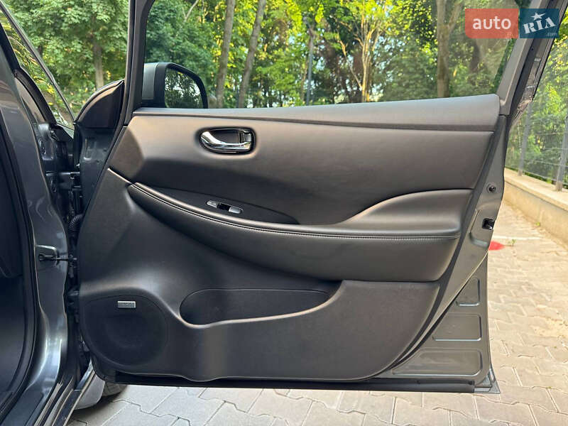 Хэтчбек Nissan Leaf 2014 в Тернополе