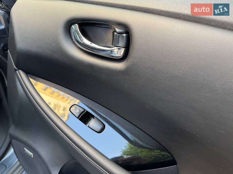 Хэтчбек Nissan Leaf 2014 в Тернополе