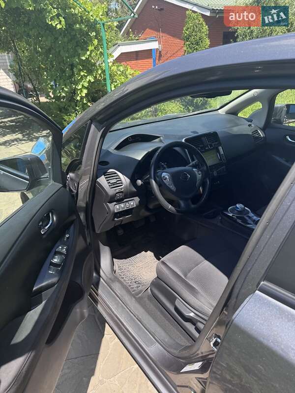 Хетчбек Nissan Leaf 2016 в Дніпрі