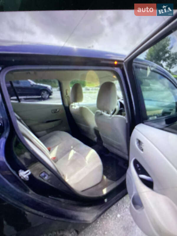 Хэтчбек Nissan Leaf 2011 в Ровно