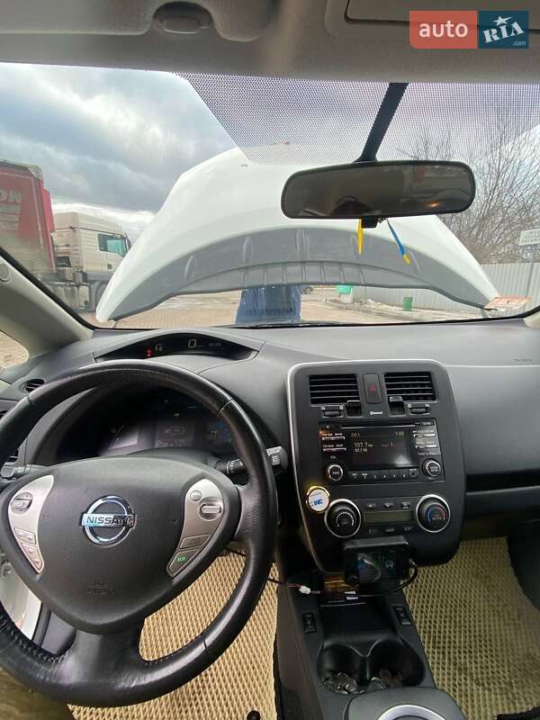Хетчбек Nissan Leaf 2015 в Житомирі фото 4 Хетчбек Nissan Leaf 2015 в Житомирі