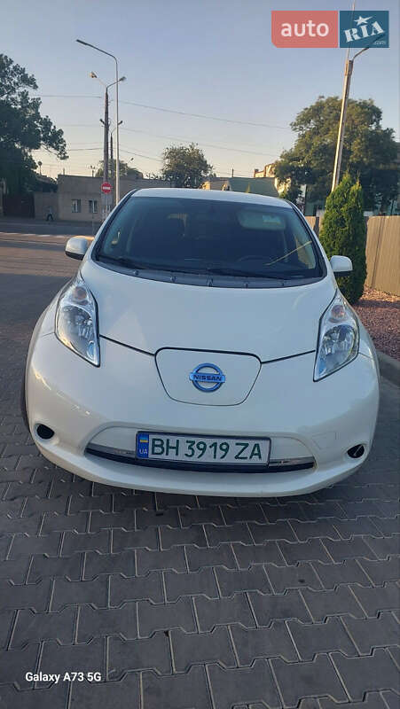 Хэтчбек Nissan Leaf 2016 в 