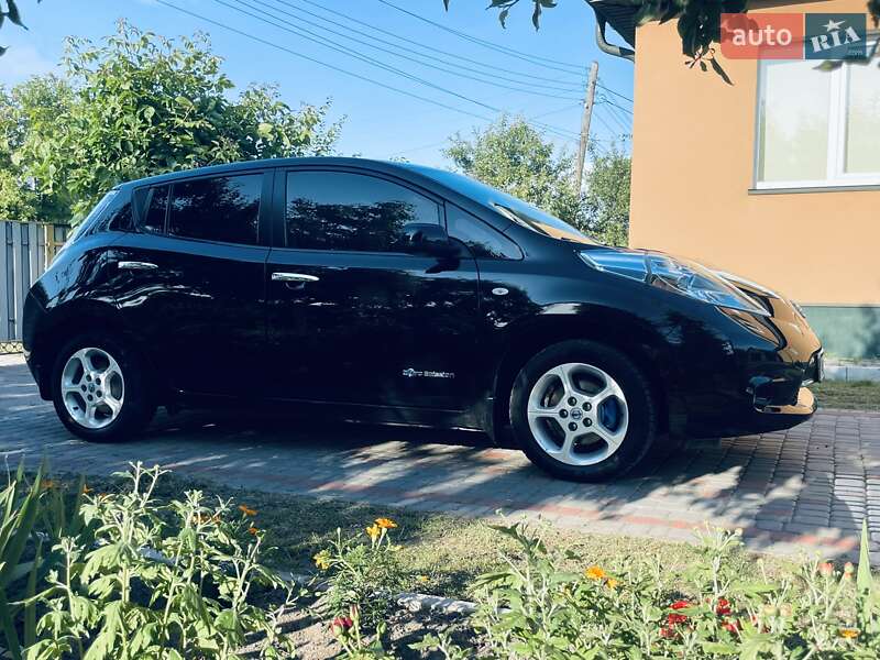 Хетчбек Nissan Leaf 2012 в Любомлі
