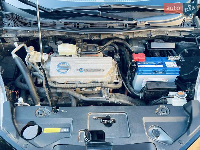 Хетчбек Nissan Leaf 2012 в Любомлі