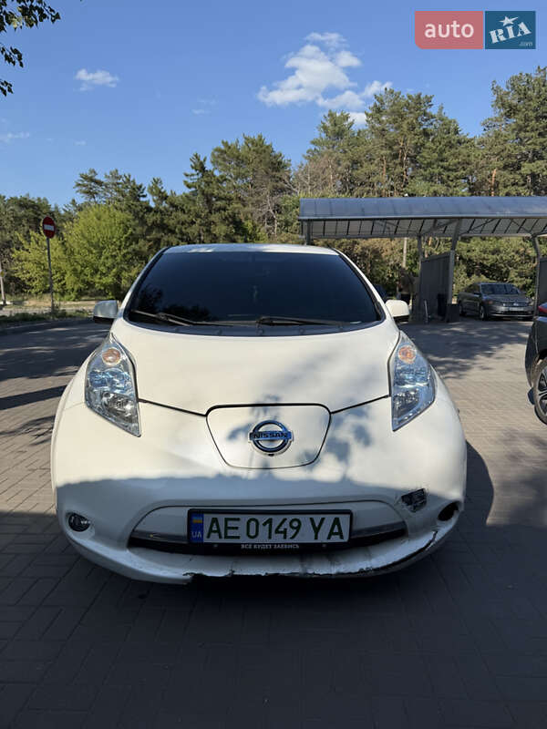 Хэтчбек Nissan Leaf 2013 в Днепре