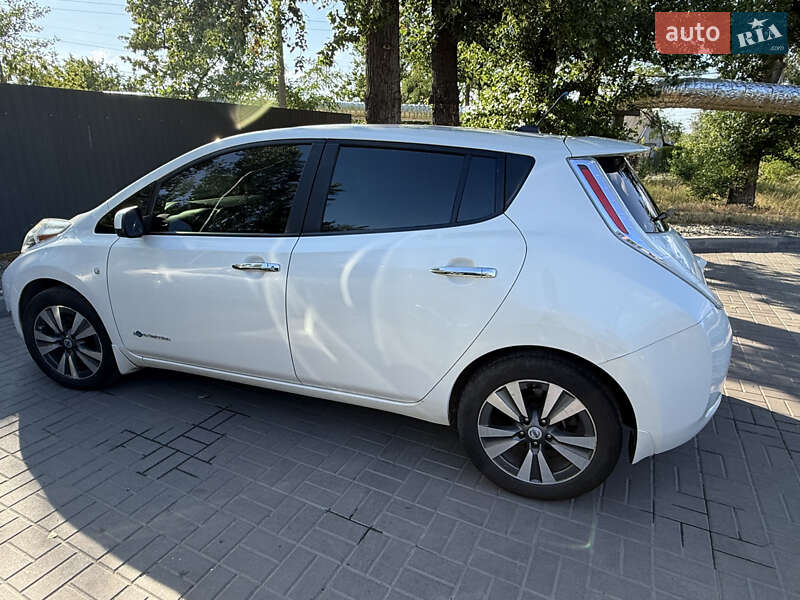 Хэтчбек Nissan Leaf 2013 в Днепре