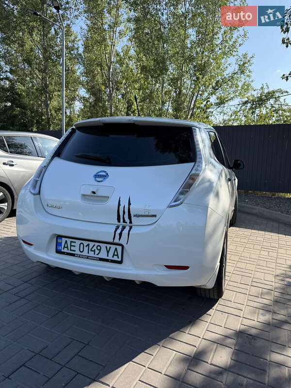 Хэтчбек Nissan Leaf 2013 в Днепре