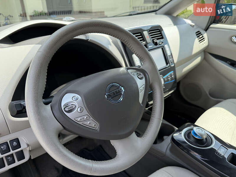 Хетчбек Nissan Leaf 2012 в Івано-Франківську
