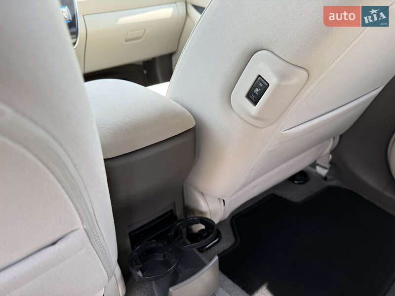 Хетчбек Nissan Leaf 2012 в Івано-Франківську