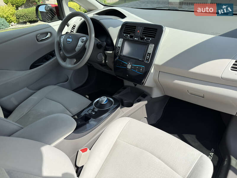 Хетчбек Nissan Leaf 2012 в Івано-Франківську