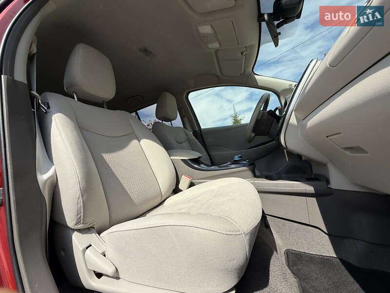 Хетчбек Nissan Leaf 2012 в Івано-Франківську