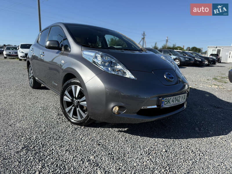 Хетчбек Nissan Leaf 2016 в 