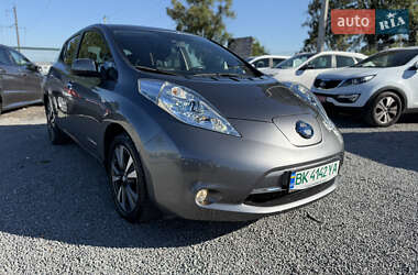 Хетчбек Nissan Leaf 2016 в 