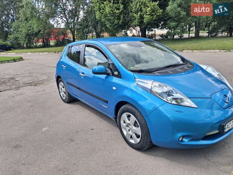 Хэтчбек Nissan Leaf 2012 в Владимире