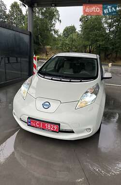 Хэтчбек Nissan Leaf 2013 в Выгоде