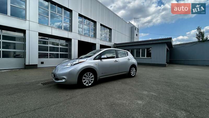Хетчбек Nissan Leaf 2015 в Києві